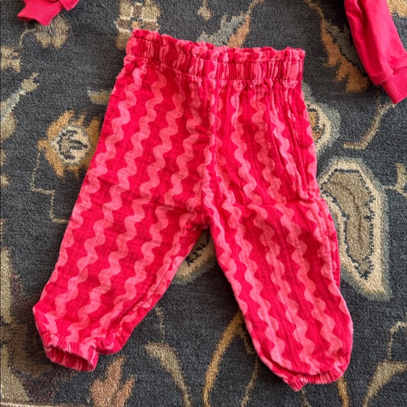 Old navy sweatshirt and pants set sz 6-12 months - Picture 5 of 5